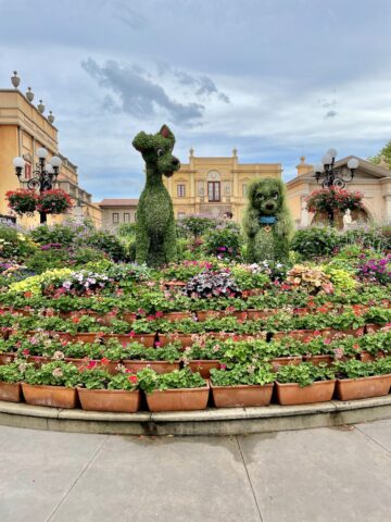 Lady and the Tramp topiary at Flower and Garden Festival.