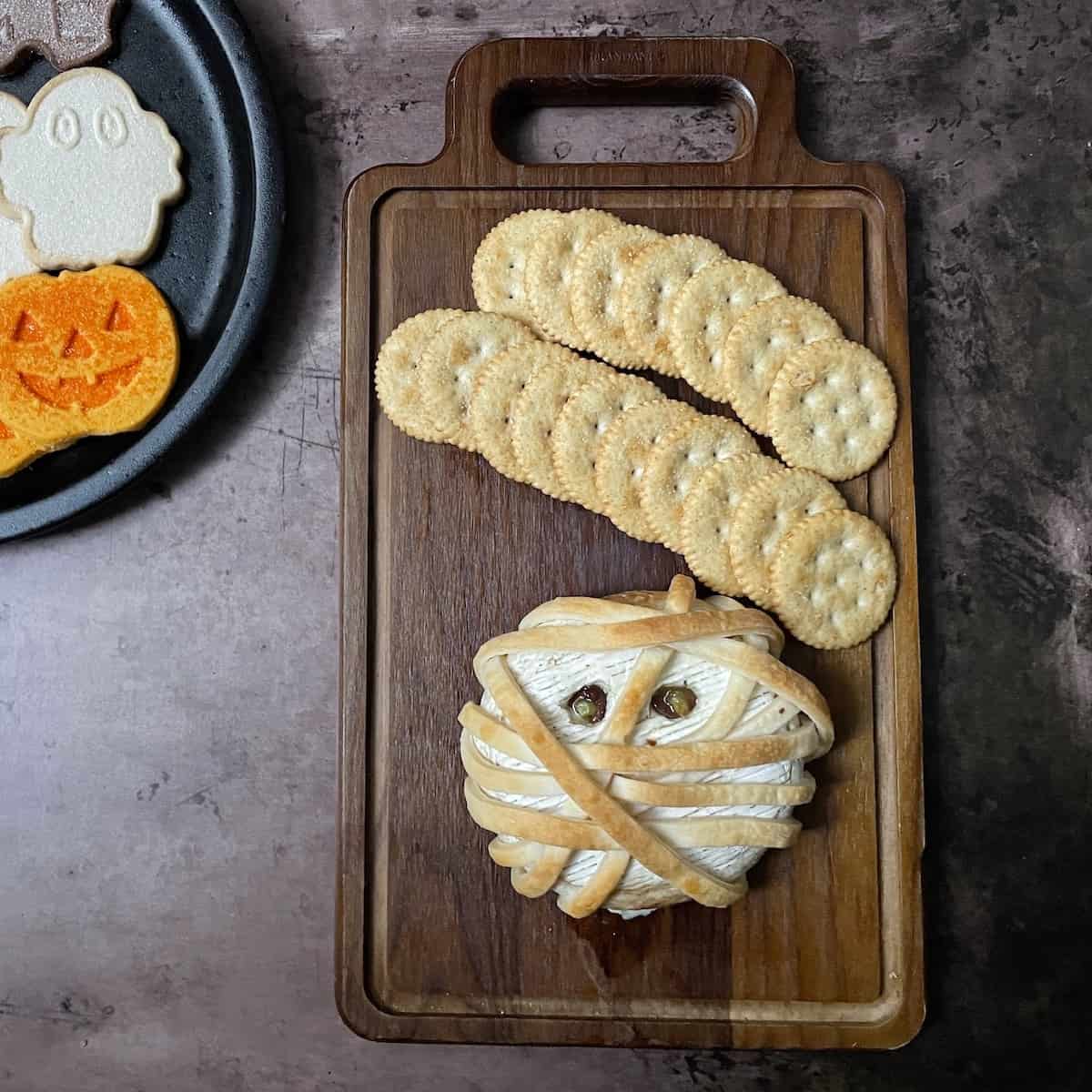 Mummy Baked Brie for Halloween