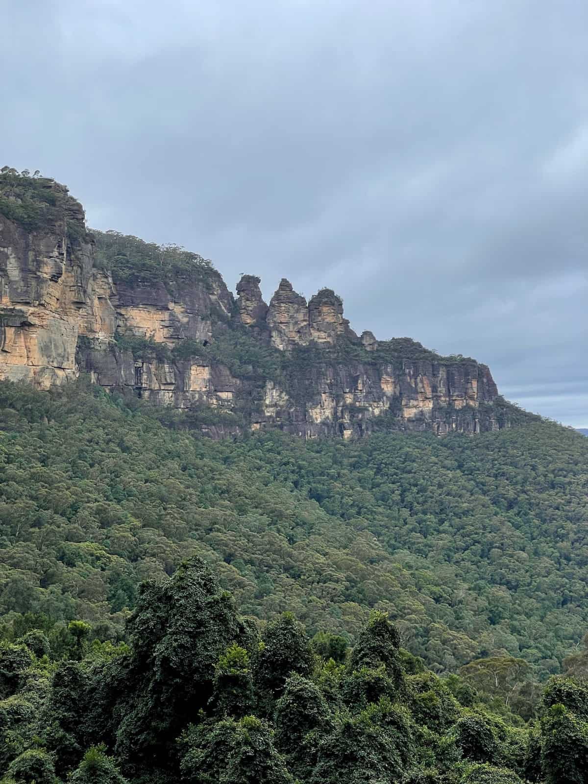 Rock formations above trees in Blue Mountains State Park.