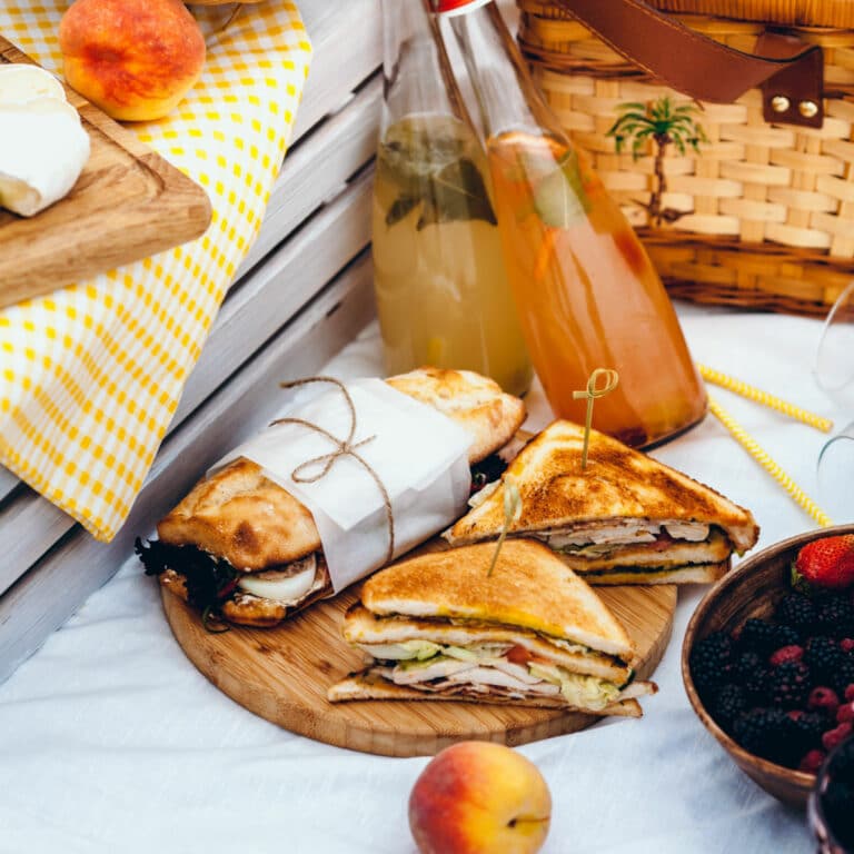 95+ Ideas for What to Pack for a Picnic