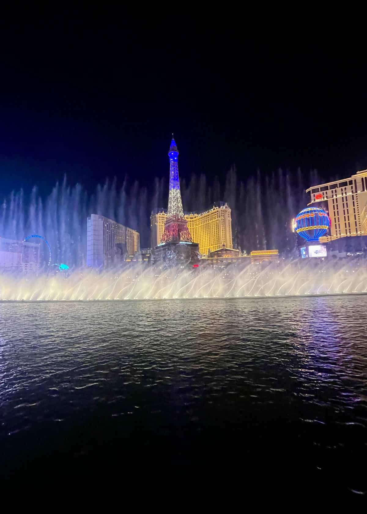 Bellagio Las Vegas fountain at night.