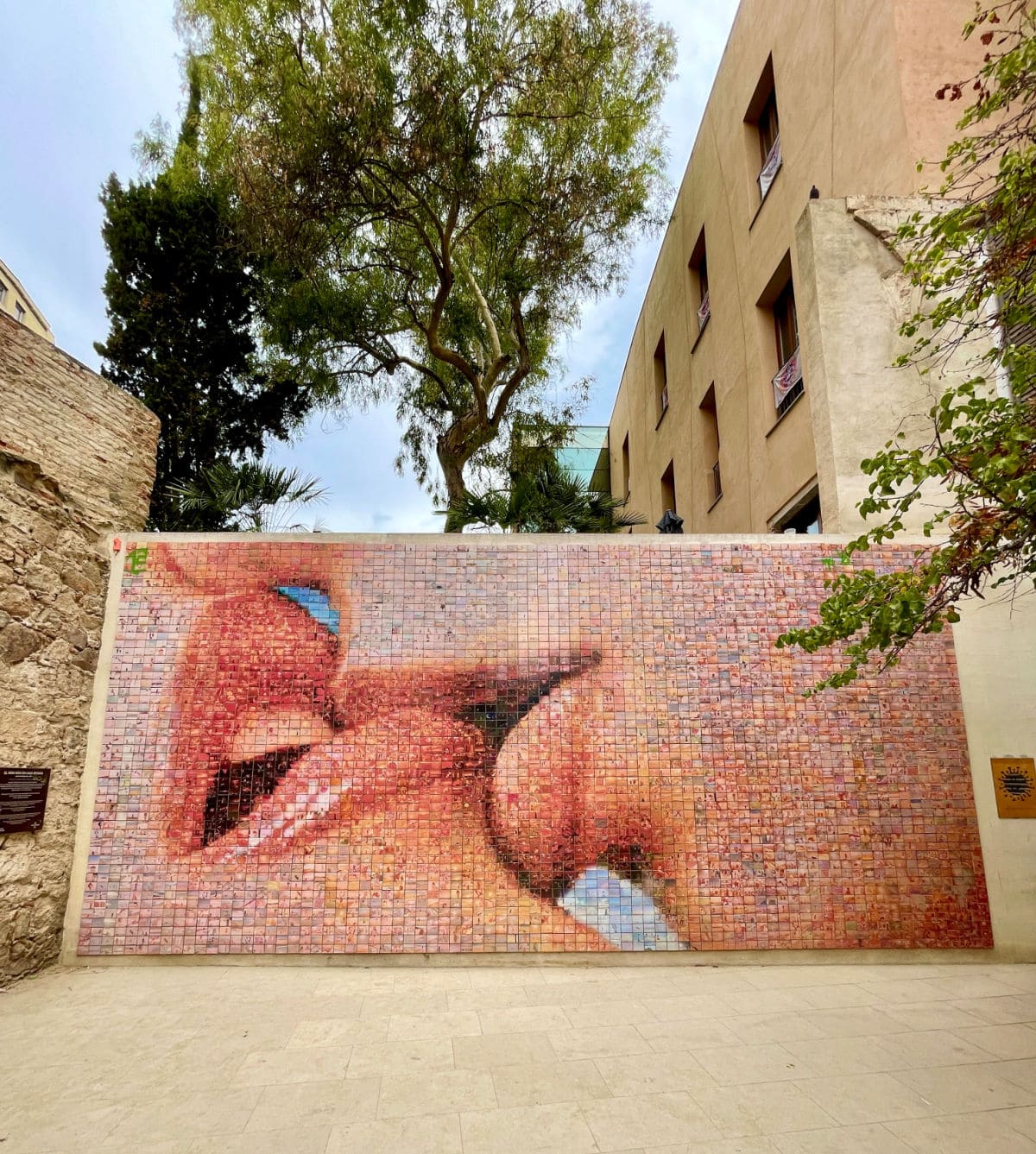 Mural of people kissing.