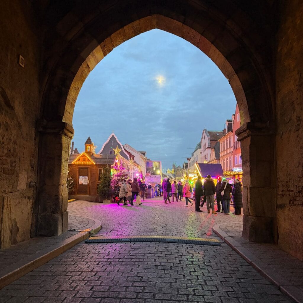 A picturesque Christmas scene looking through a walkway.