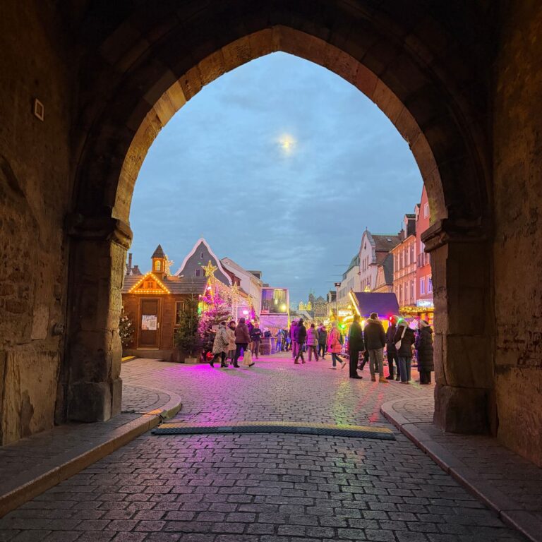 A picturesque Christmas scene looking through a walkway.